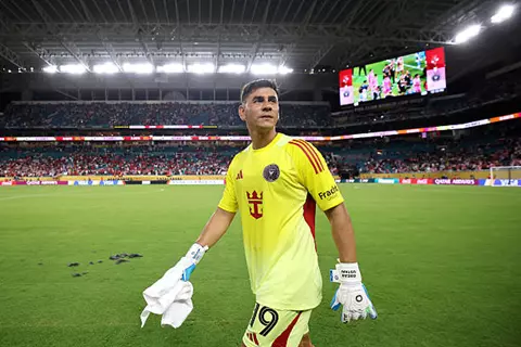 أوستاري يحبط أحلام الأهلي.. حارس إنتر ميامي يعود للتوهج أمام المصريين بعد 20 عامًا